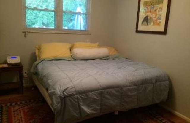 1549 Hilltree Dr Master private ensuite bills included share house - 1549 Hilltree Drive, Cherry Grove, OH 45255