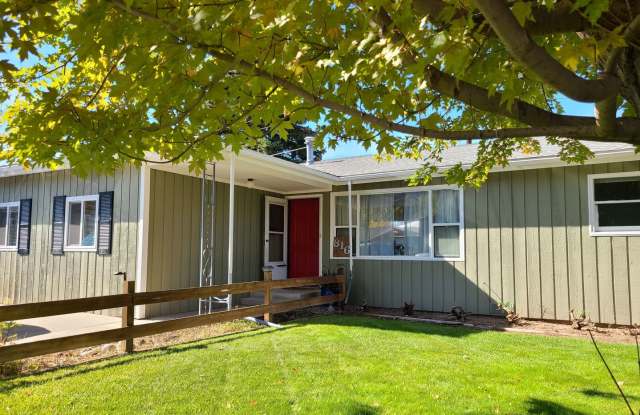 4 Bedroom Ranch Style House by Bancroft Pond Nature Trail photos photos