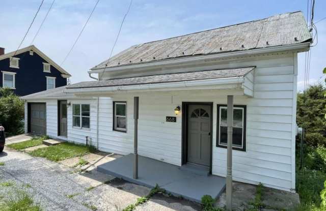 Historic home in WEST PERRY SCHOOL DISTRICT photos photos