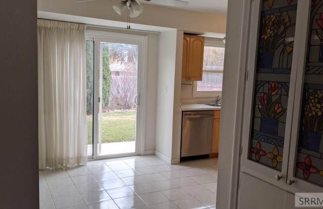 1561 N Westland Avenue Gallery 3
