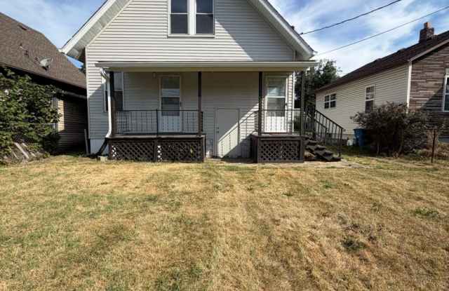 Charming 2 Bedroom Home with Bonus Room, Basement & Large Backyard Gallery 4