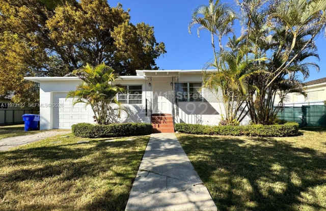 5353 SW 6th St photos photos