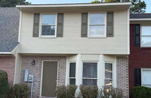 Spacious 3-Bedroom Townhome with Fireplace & Private Fenced Backyard Gallery 1