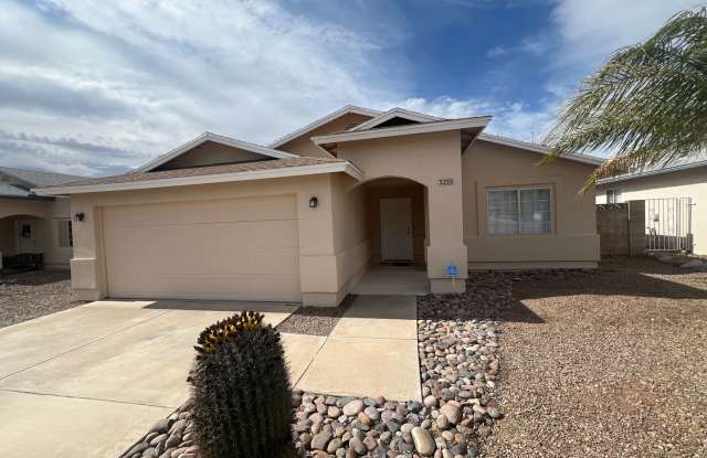 Comfortable  Attractive 3 Bedroom 2 Bath East Side Home Convenient to Everything photos photos