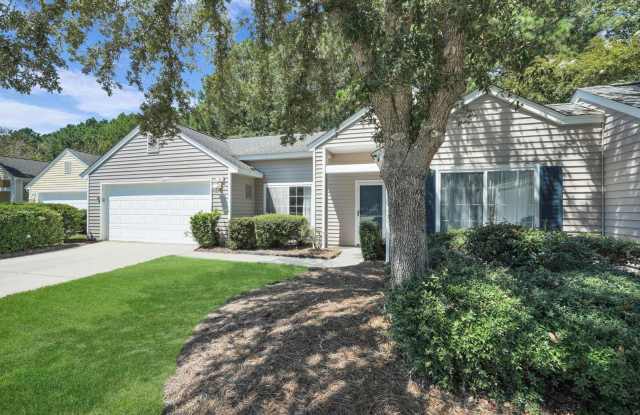 "Charming 2-Bed Oasis with 2 Full Baths, Den and Screened Patio on Huquenin Lane in Sun City!" Gallery 1