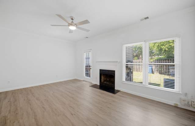 748 Creekside Crescent - 1 Gallery 4