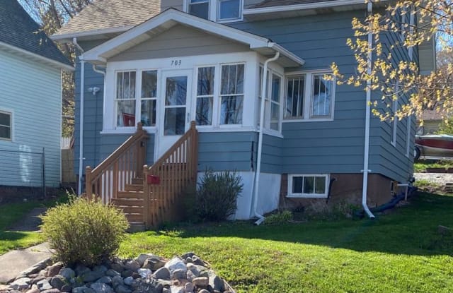 703 E 11th St - 703 East 11th Street, Duluth, MN 55805