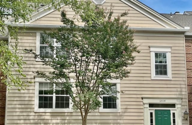 12004 GOLF RIDGE CT #301 - 12004 Golf Ridge Court, Fair Oaks, VA 22033