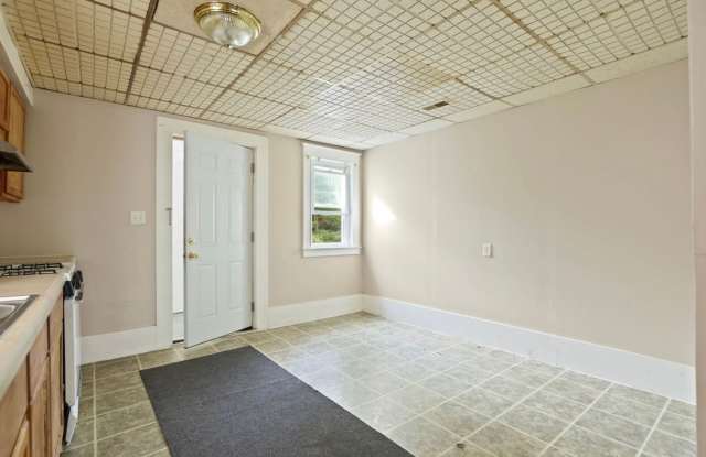 1921 N Bond Gallery 3