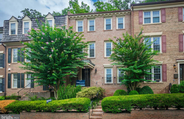 2369 S QUEEN STREET - 2369 South Queen Street, Arlington, VA 22202