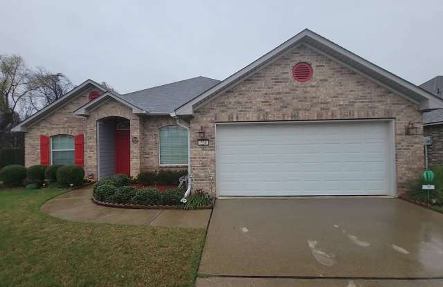 3 Bedroom 2 Baths 2008 sq/ft in Savannah Place Gallery 1