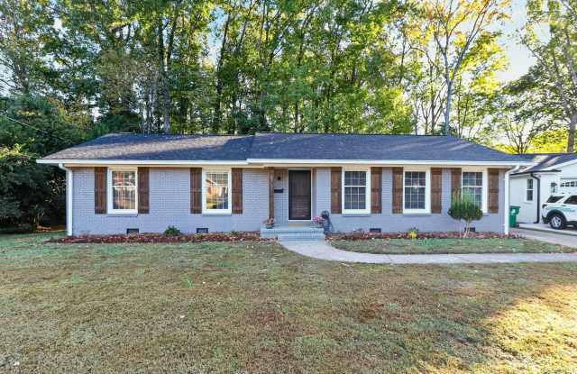 Newly renovated home - 3 Bed/2 Bath Gallery 1