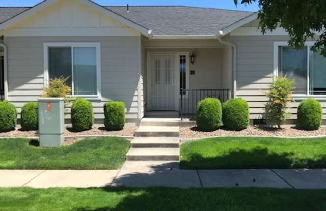 55+ Community 2 Bedrooms, 2 Bath Beautiful Condo Quiet Neighborhood - 312 Cheney Loop, Central Point, OR 97502
