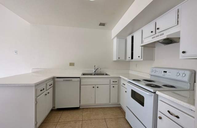 Spacious 3 bedroom plus bonus room in Paradise Hills! Gallery 4