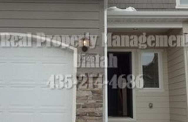 3 Bed 2.5 Bath Townhome in Fox Run photos photos
