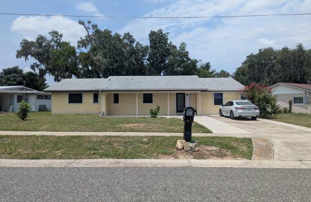 For Rent: 4 Bedroom, 3  Bathroom, Office/Den, Sunroom/Florida room, Large Shed, Huge backyard photos photos