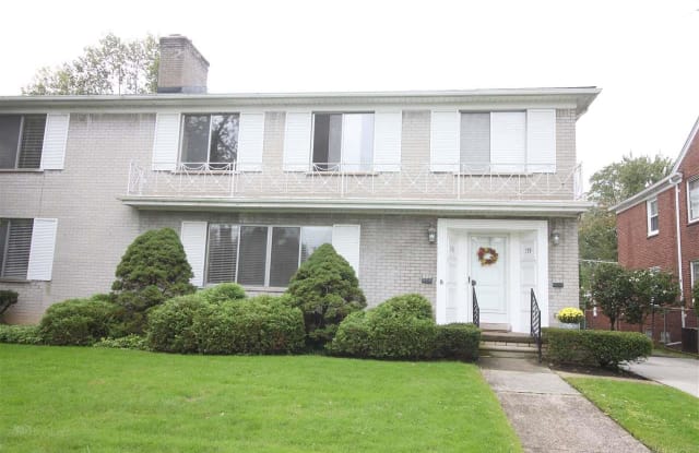 781 Harcourt - 781 Harcourt Rd, Grosse Pointe Park, MI 48230