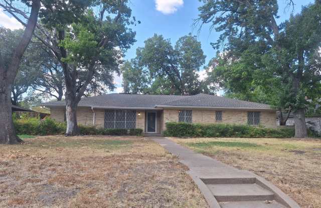 3 Bed / 2 Bath Grand Prairie Gem - 906 Sharpshire Drive, Grand Prairie, TX 75050
