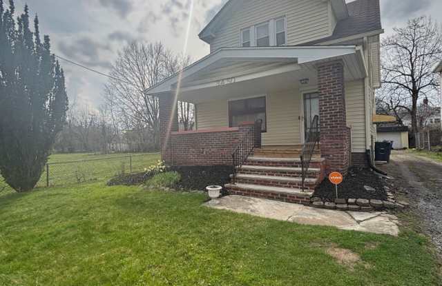 Spacious Single Family Home with Central Air photos photos