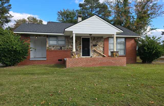 Charming 2-bedroom, 1-bath home in Haymount! - 479 McBain Drive, Fayetteville, NC 28305