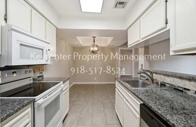 2 Bed / 2 Bath Condo South Tulsa Gallery 3