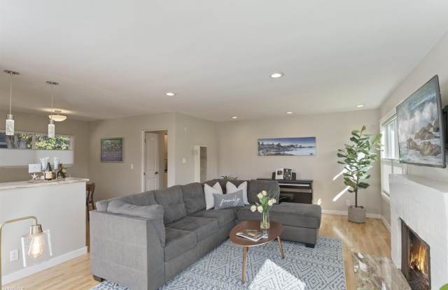 3881 Pacific Gem Gallery 4
