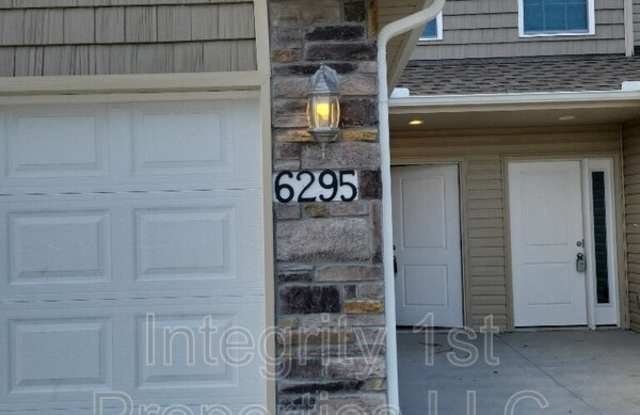 6295 NE 44th St photos photos