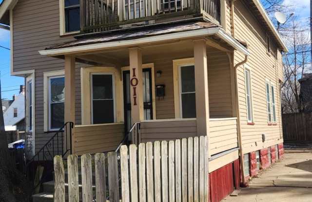 Charming 3-Bedroom Property in Prime Location photos photos