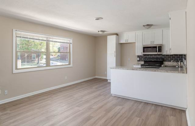 Mendenhall Square photos photos