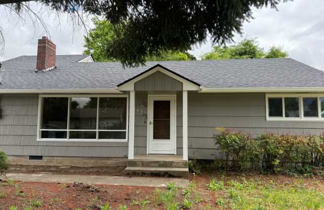 Beautiful 3 bedroom 1.5 bath house with a huge yard! photos photos