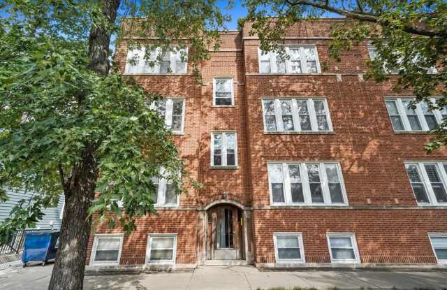 Spacious 2BR/2BA Rogers Park Condo with In-Unit Laundry & Central Air photos photos Spacious 2BR/2BA Rogers Park Condo with In-Unit Laundry & Central Air photos photos
