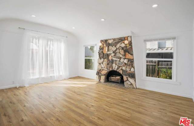 1851 West 81ST Street Gallery 4