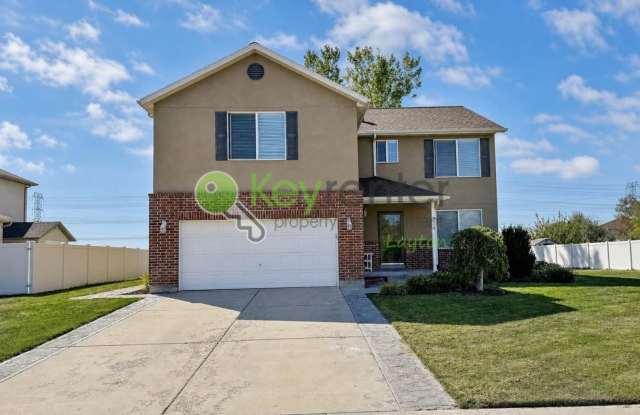Spacious Kaysville Home with Large Yard, Mountain Views & Updated Flooring Gallery 1