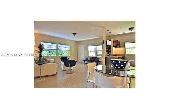 101 Collins Ave Gallery 2