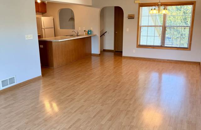 7539 Creek Bend Gallery 3