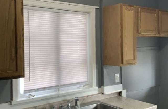 3 Bedroom House - East Toledo Neighborhood Gallery 3