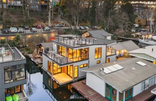 3bd/2.5ba Seattle Houseboat photos photos