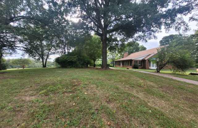 Home for Rent in Pilot Mountain Gallery 3