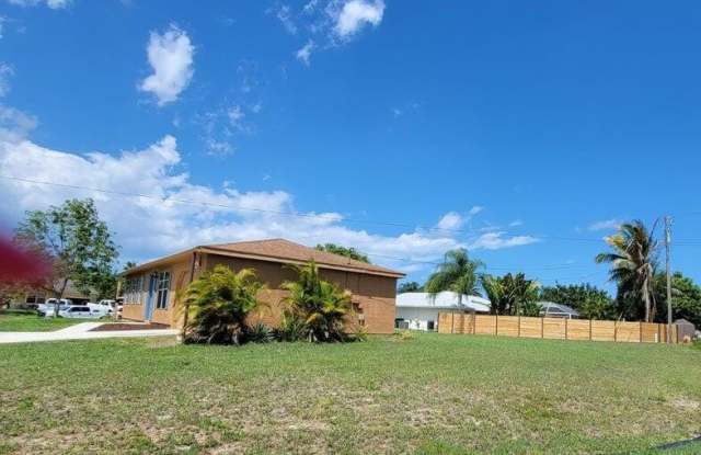 311 SW Virden Court Gallery 4