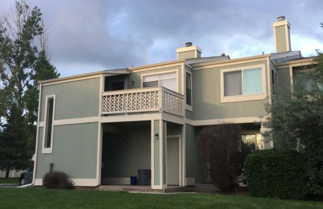 Spacious 2 Bedroom 1 Bath With Mountain Views!!!!! - 15470 East Temple Place, Aurora, CO 80015