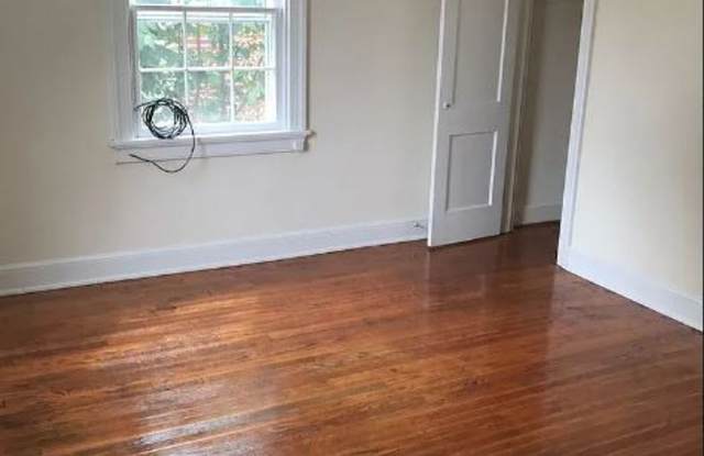 2027-2028  School Year 8 bdrm / 3 bath 508 14th St NW Gallery 3