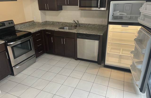 2-bed  1.5 bath Townhouse with AC in Boston Landing Family + Pet Friendly - 146 North Beacon Street, Boston, MA 02135