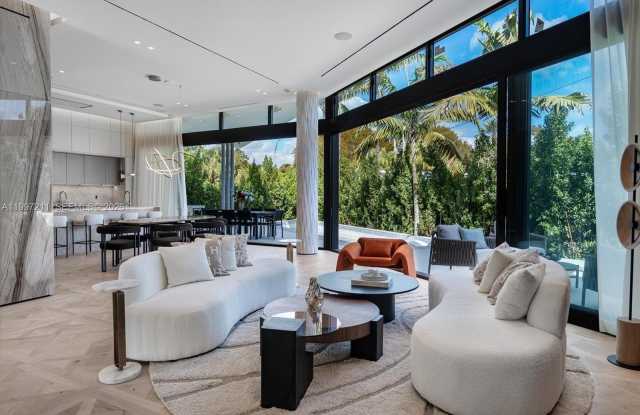 1045 W 47th Ct photos photos