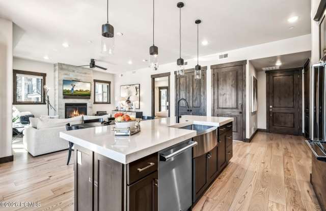 3751 Blackstone Drive Gallery 4