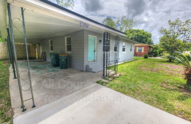 3919 Skycrest Dr - 3919 Skycrest Drive, Jacksonville, FL 32246