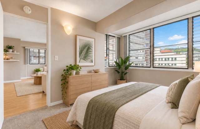 Metro Honolulu Living with City and Mountain Views Gallery 4