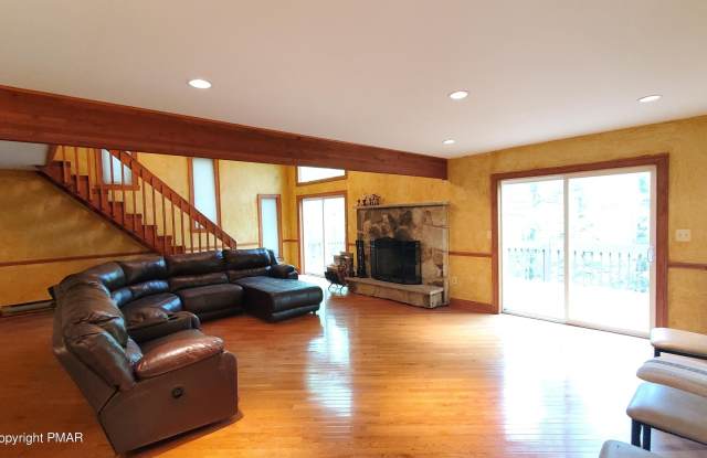 6396 Decker Road - 6396 Decker Road, Saw Creek, PA 18324