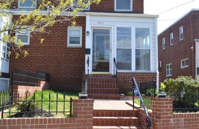 425 KENNEDY STREET NE photos photos