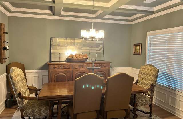 Wow! Stunning 5 bedroom 3 bedroom home in Forsyth! Must See! Gallery 4