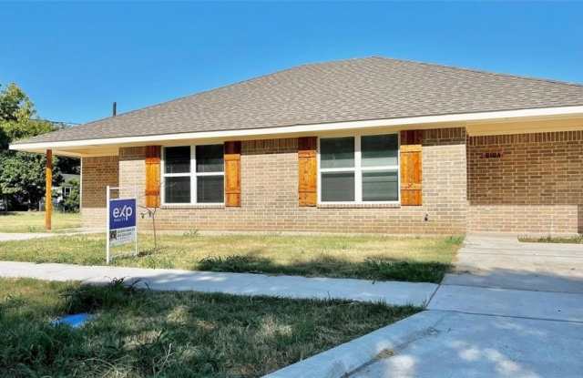 618 Thomas Street - 618 Thomas Street, Bonham, TX 75418